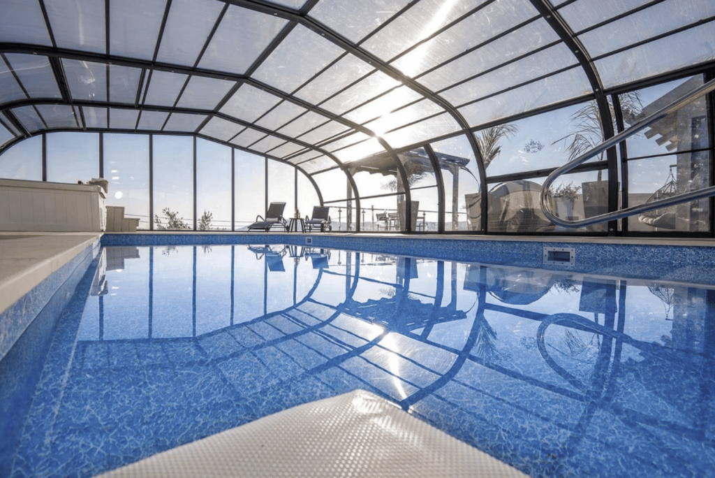 2022-06-28 12_04_55-_ סוגי קירויים לבריכות